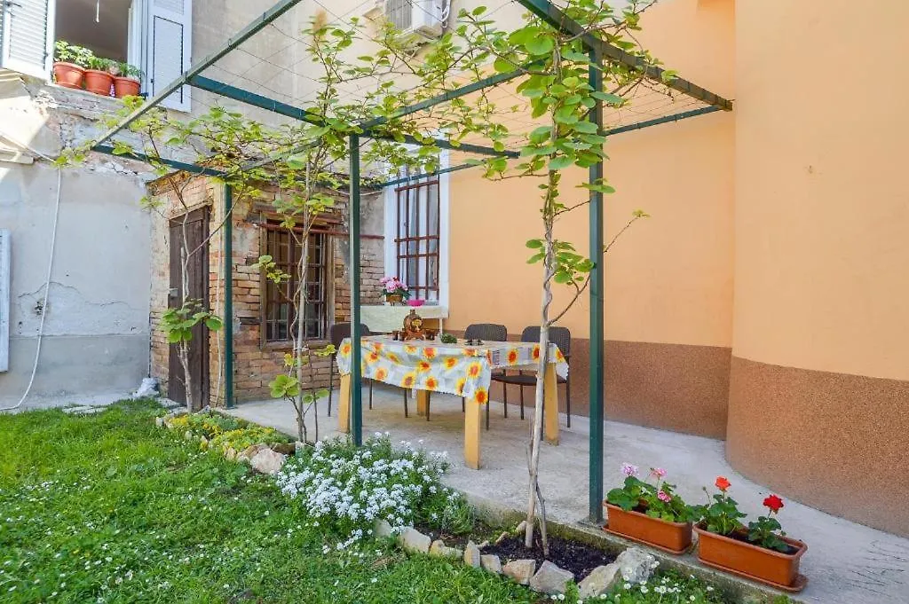 Apartman Ivano Пула Хорватия